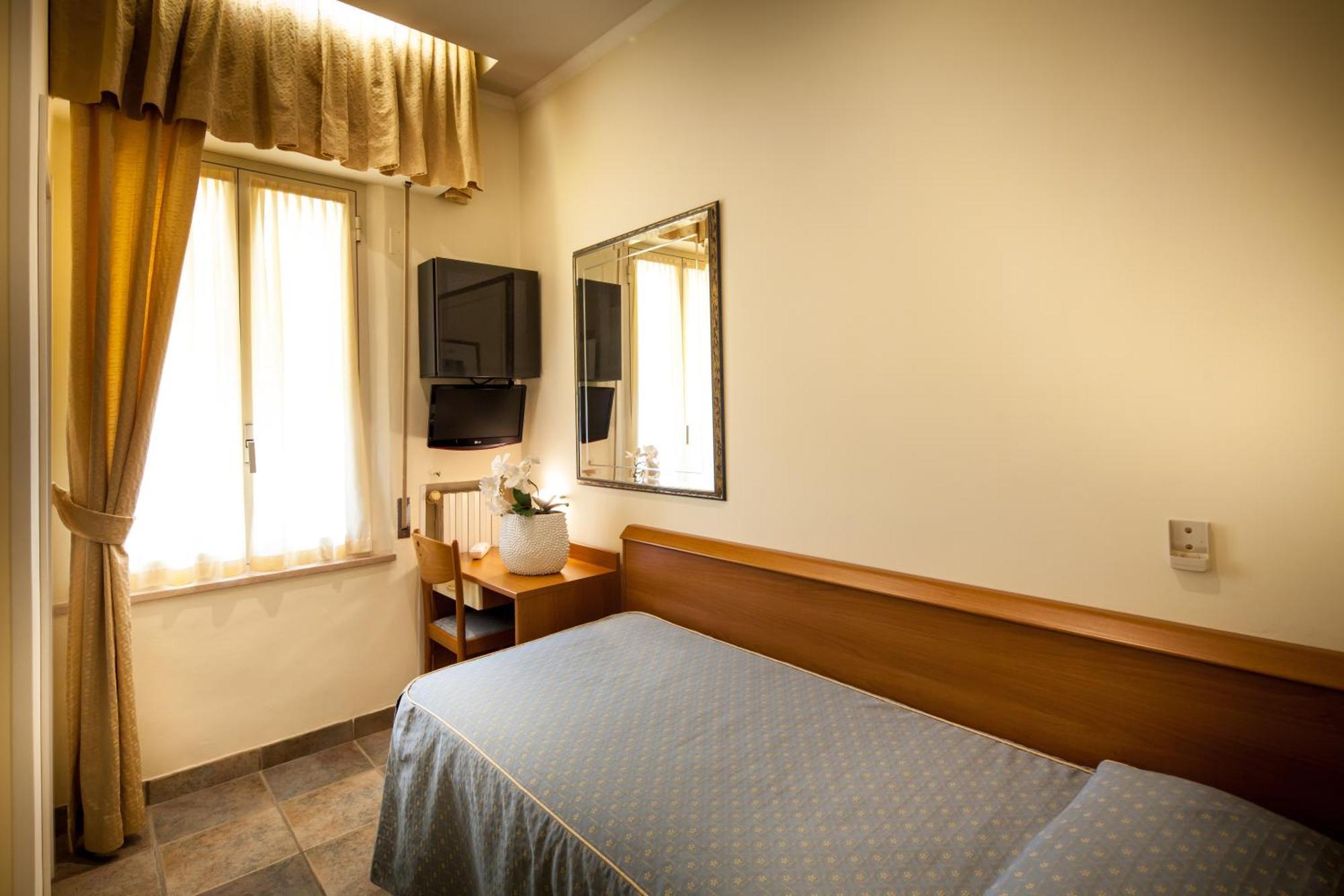 Hotel Angela Фано Экстерьер фото