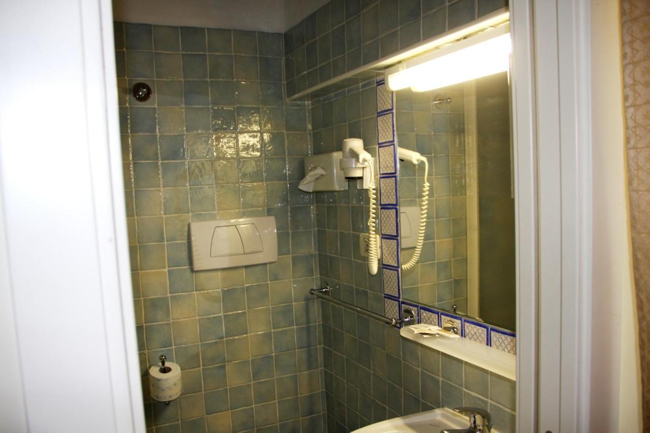 Hotel Angela Фано Экстерьер фото