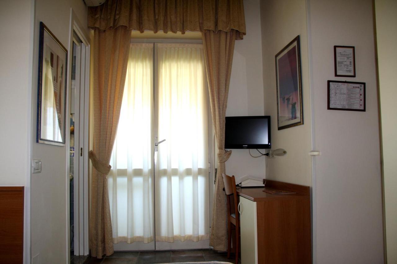 Hotel Angela Фано Экстерьер фото