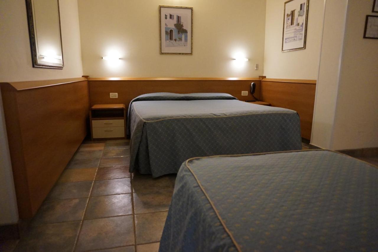 Hotel Angela Фано Экстерьер фото