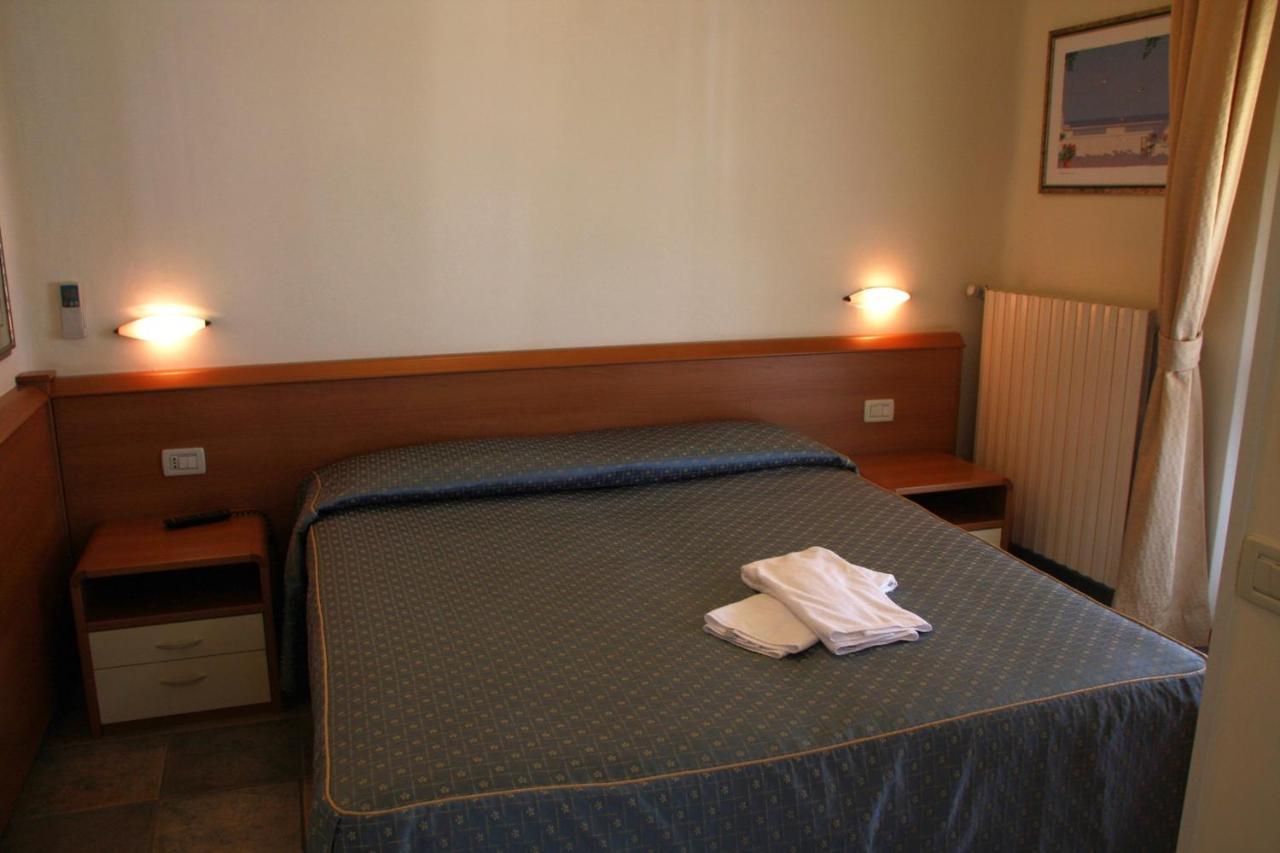 Hotel Angela Фано Экстерьер фото