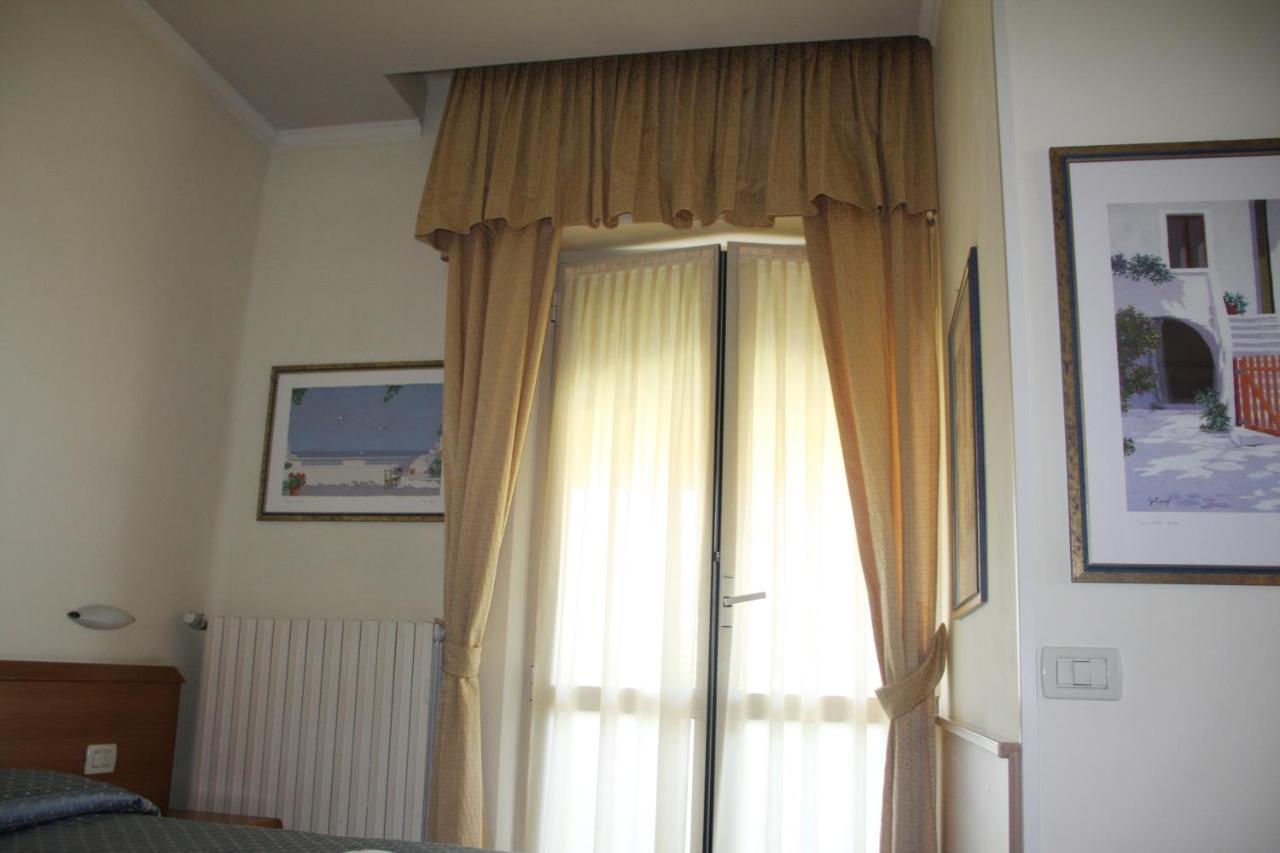 Hotel Angela Фано Экстерьер фото