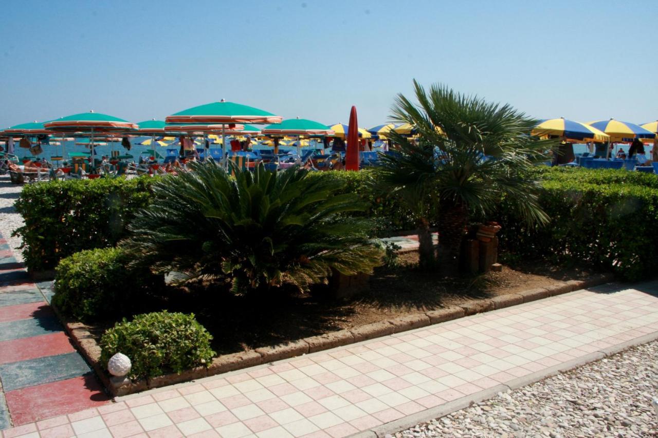 Hotel Angela Фано Экстерьер фото