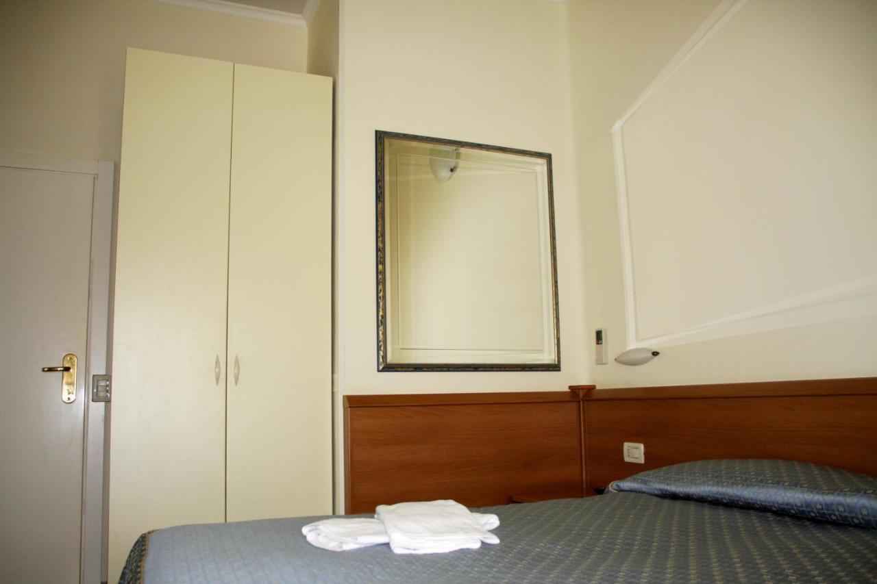 Hotel Angela Фано Экстерьер фото
